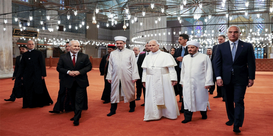 ইস্তাম্বুলের ব্লু মসজিদ ঘুরে দেখলেন পোপ লিও