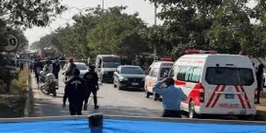 পাকিস্তানে আদালতের বাইরে বিস্ফোরণ, নিহত-১২