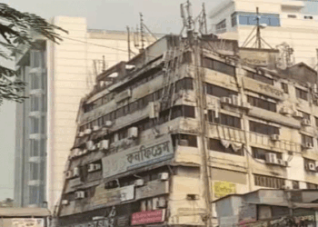 ভূমিকম্পে রাজধানীর বেশ কয়েকটি ভবন হেলে পড়েছে, দেখা দিয়েছে ফাটল