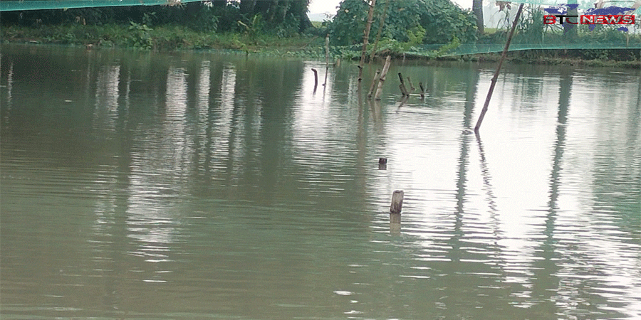 আদালতের রায় উপেক্ষিত: আদমদীঘিতে শশ্মানে ব্যবহৃত জলাশয় জবর দখলের অভিযোগ