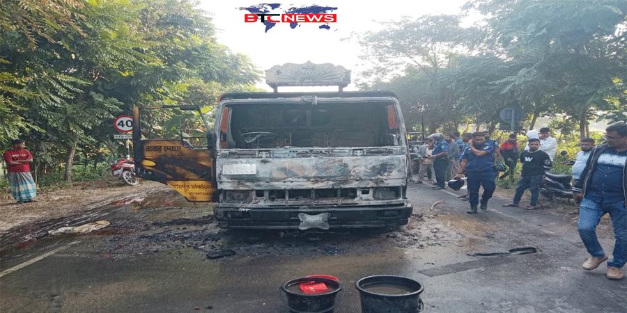 পদ্মা সেতুর সামনে এক্সপ্রেসওয়ে অবরোধ করে ট্রাকে আগুন, ককটেল বিস্ফোরণ