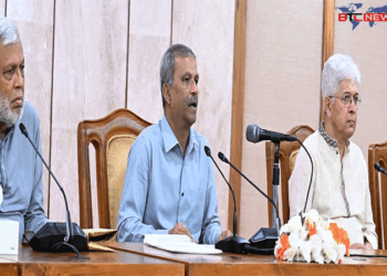 জুলাই সনদ নিয়ে বিএনপির অভিযোগ প্রশ্নে আইন উপদেষ্টা বললেন, ‘মন্তব্য নেই’