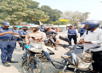 ১৩ নভেম্বর আঃলীগের লকডাউন” ঘিরে সতর্ক অবস্থানে বানেশ্বর ট্রাফিক পুলিশ