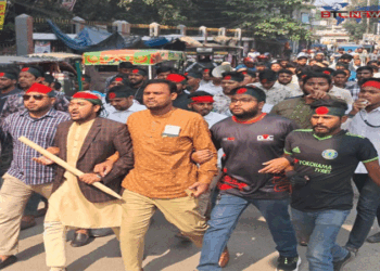 ‘লকডাউন’র প্রতিবাদ ও নাশকতা ঠেকাতে চাঁপাইনবাবগঞ্জে বিক্ষোভ মিছিল