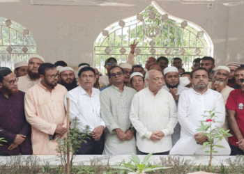 নিজ গ্রাম থেকে নির্বাচনী প্রচারণা শুরু করলেন মুশফিকুর রহমান