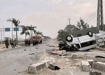 পাহাড়ি রাস্তায় ভয়াবহ বাস দুর্ঘটনা, নিহত-৭