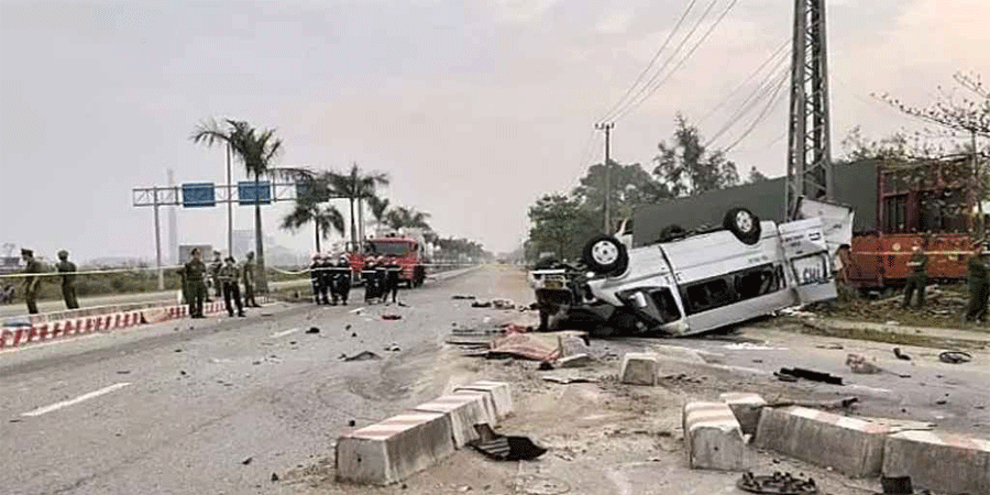 পাহাড়ি রাস্তায় ভয়াবহ বাস দুর্ঘটনা, নিহত-৭