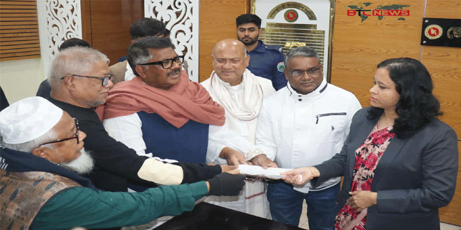 নাটোরে বিএনপির প্রার্থী সাবেক মন্ত্রী দুলুর মনোনয়ন পত্র জমা