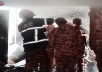 ফরিদগঞ্জে মুহূর্তেই আগুন ছড়ালো ৬ দোকানে, ভেতরে আটকে কিশোরের মৃত্যু