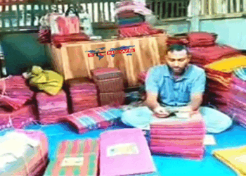 সান্তাহারের জমজমাট রাতের গামছার হাট: প্রতি হাটে কয়েক লক্ষ টাকার কেনাবেচা