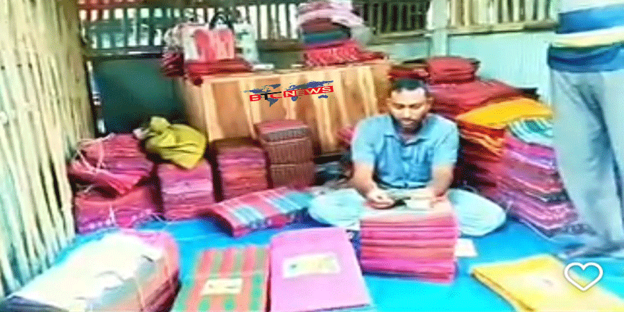 সান্তাহারের জমজমাট রাতের গামছার হাট: প্রতি হাটে কয়েক লক্ষ টাকার কেনাবেচা