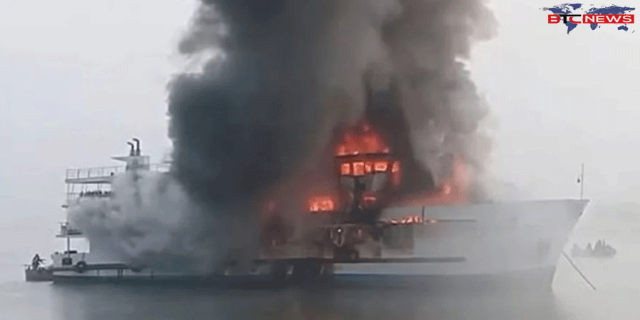 বাঁকখালী নদীতে সেন্টমার্টিনগামী জাহাজে আগুন