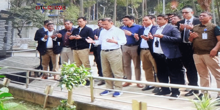 পিলখানা ট্রাজেডিতে নিহত ৫৭ সেনা কর্মকর্তাদের কবর জিয়ারত করলেন তারেক রহমান