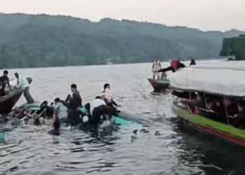 কাপ্তাই হ্রদে ১৯জন পর্যটকবাহী নৌকা (ইঞ্জিনচালিত) ডুবি