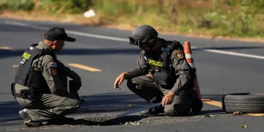 এফ-১৬ যুদ্ধবিমান থেকে কম্বোডিয়ায় ৪০টি বোমা ফেললো থাইল্যান্ড