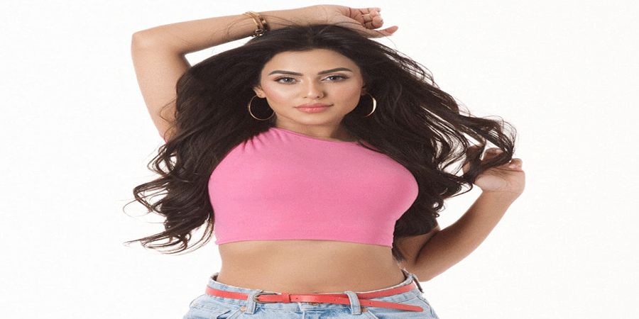 গ্ল্যামারাস লুকে নুসরাত, বললেন—‘সুন্দরভাবে বছরটি শেষ করছি’