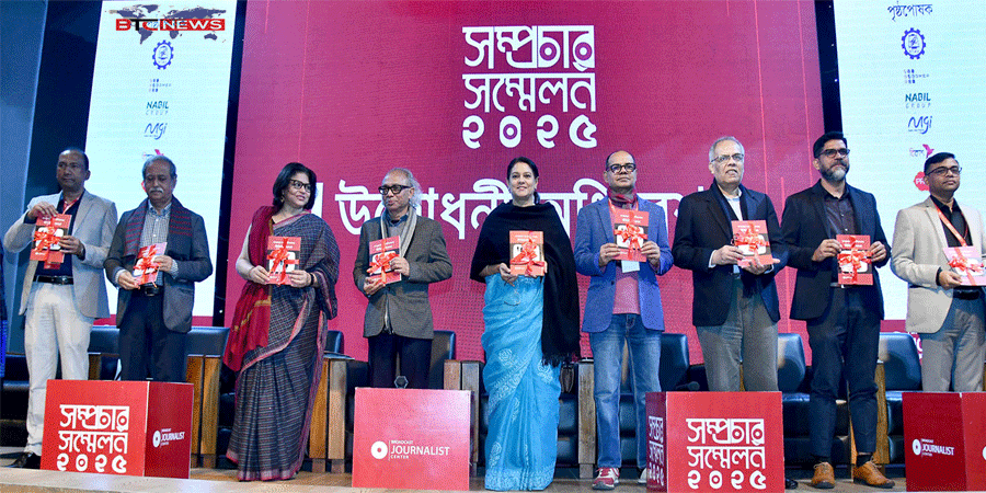 প্রথম আলো-ডেইলি স্টার কার্যালয়ে হামলাকারীরা গণমাধ্যম ও সরকারের প্রতিপক্ষ : তথ্য উপদেষ্টা