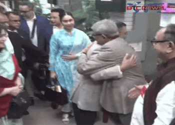 দেশে ফিরে মির্জা ফখরুলের সঙ্গে তারেক রহমানের প্রথম কোলাকুলি