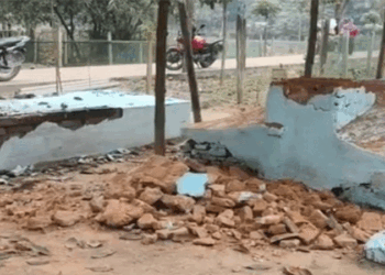 ঠাকুরগাঁওয়ে শাহ সত্যপীরের মাজার-কয়েকটি কবর ভাঙচুর