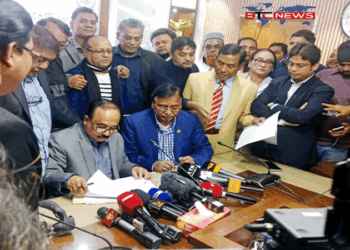 ঢাকা-১৭ আসনে তারেক রহমানের পক্ষে মনোনয়নপত্র জমা দিলেন আব্দুস সালাম