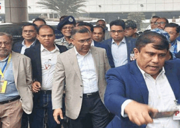 মাকে দেখতে এভারকেয়ারের পথে তারেক রহমান