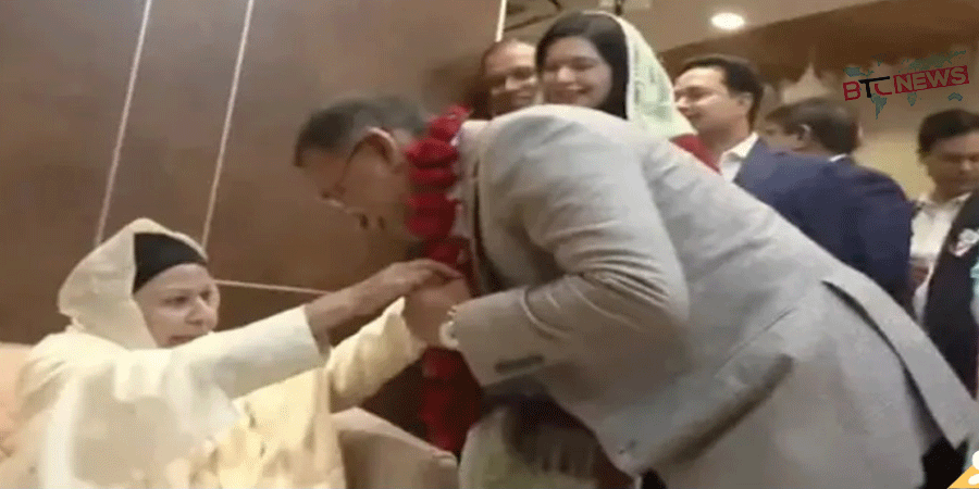 তারেক রহমানের ঐতিহাসিক প্রত্যাবর্তন, ফুলের মালা দিয়ে বরণ