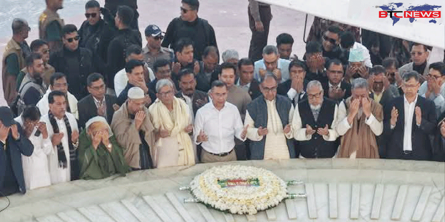 ১৯ বছর পর বাবার কবর জিয়ারত করলেন তারেক রহমান