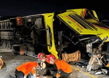 ইন্দোনেশিয়ায় বাস উল্টে ১৬ জনের মৃত্যু