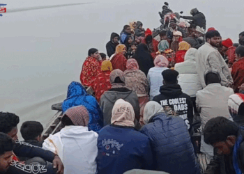 ঘন কুয়াশায় যমুনা নদীতে পথ হারানো সেই বরযাত্রীবাহী নৌকাটি ৪৭ যাত্রীসহ উদ্ধার