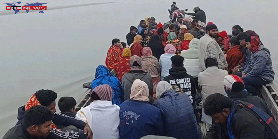 ঘন কুয়াশায় যমুনা নদীতে পথ হারানো সেই বরযাত্রীবাহী নৌকাটি ৪৭ যাত্রীসহ উদ্ধার