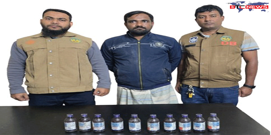 আরএমপি ডিবি’র অভিযানে ১০ বোতল নেশাজাতীয় বেরিকফ সহ গ্রেপ্তার-১