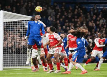 ১০ জনের চেলসির সঙ্গে পয়েন্ট ভাগাভাগি আর্সেনালের