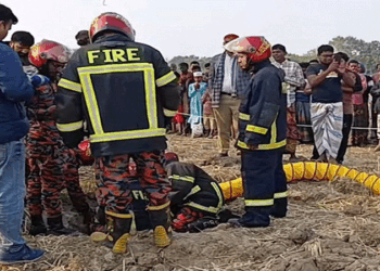 রাজশাহীর তানোরে ৩৫ ফুট গভীর নলকূপে আটকা ২ বছরের শিশু, চলছে শ্বাসরুদ্ধকর উদ্ধার অভিযান