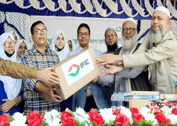 বেলকুচিতে প্রযুক্তির অগ্রযাত্রায় নারীর পাশে আইএফআইসি ব্যাংক