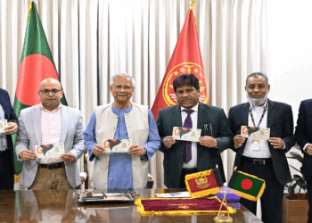 বিজয় দিবস উপলক্ষে স্মারক ডাকটিকিট অবমুক্ত করলেন প্রধান উপদেষ্টা