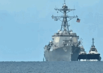 ভেনেজুয়েলা ছেড়ে যাওয়া ও প্রবেশকারী সব তেল ট্যাংকার অবরোধের নির্দেশ ট্রাম্পের