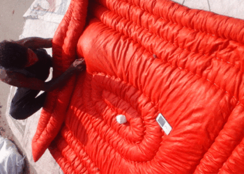 আদমদীঘিতে শীতের তীব্রতায়, লেপ তোশকের কারিগরদের ব্যস্ততা বেড়েছে