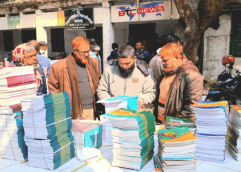রাজশাহীতে শিক্ষার্থীদের জন্য নতুন শিক্ষাবর্ষের পাঠ্যবই স্কুল পর্যায়ে পৌঁছানো শুরু