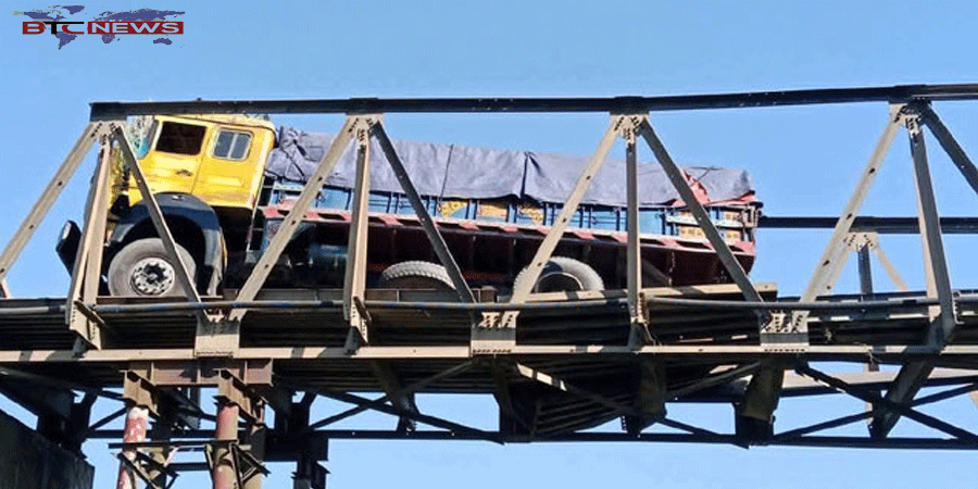 পাথরবোঝাই ট্রাকসহ রত্না বেইলি ব্রিজ ভেঙে হবিগঞ্জে দুই উপজেলার সড়ক যোগাযোগ বন্ধ