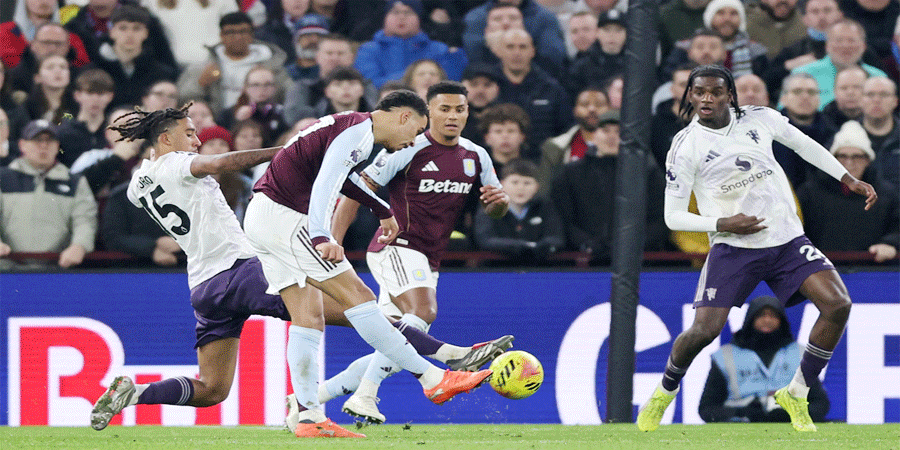 ইউনাইটেডকে হারিয়ে ৩৫ বছর পর ভিলার টানা ৭