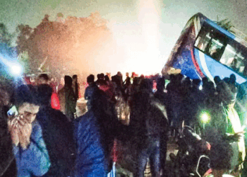 দিনাজপুর-রংপুর মহাসড়কে যাত্রীবাহীবাস–ভ্যান মুখোমুখি সংঘর্ষে নিহত-২