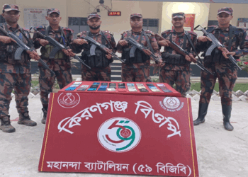 চাঁপাইনবাবগঞ্জ সীমান্তে ৫৯ বিজিবি’র অভিযানে ২৯টি ভারতীয় মোবাইল উদ্ধার