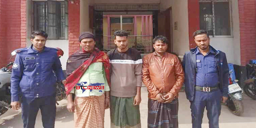 সাতক্ষীরায় পুলিশ ফাঁড়িতে হামলা করে আসামি ছিনতাই, গ্রেপ্তার-৩