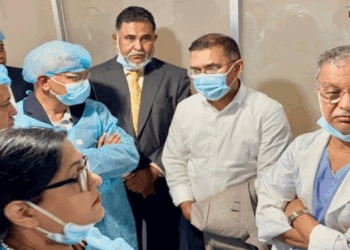 অসুস্থ মাকে দেখে গুলশানের বাসায় ফিরলেন তারেক রহমান