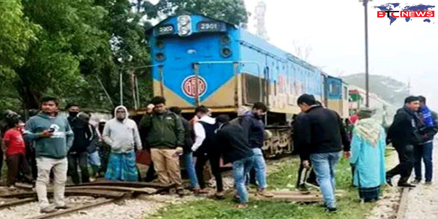 গফরগাঁওয়ে ‘অগ্নিবীণা এক্সপ্রেস’ লাইনচ্যূত, ঢাকা-ময়নসিংহ রেল চলাচল বন্ধ