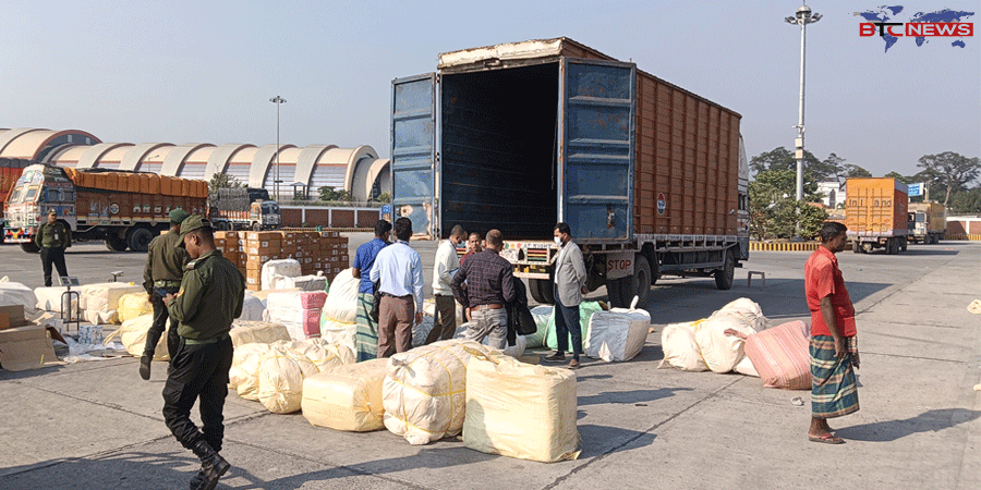 বেনাপোলে ভারতীয় ট্রাকে কোটি টাকার অবৈধ পণ্য জব্দ