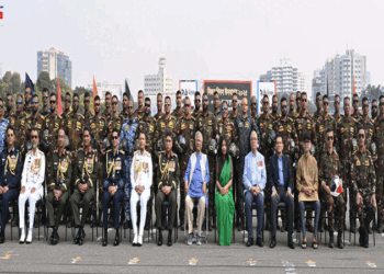 বিজয় দিবসে সশস্ত্র বাহিনীর অনুষ্ঠানে প্রধান উপদেষ্টা