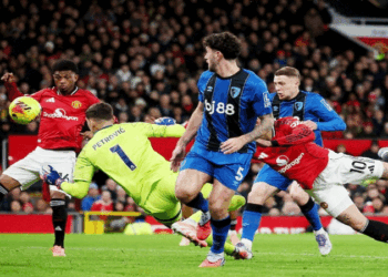 আট গোলের রোমাঞ্চে ড্র করল ইউনাইটেড