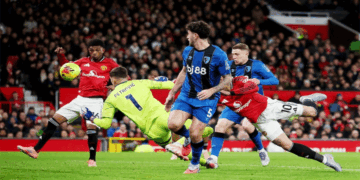 আট গোলের রোমাঞ্চে ড্র করল ইউনাইটেড