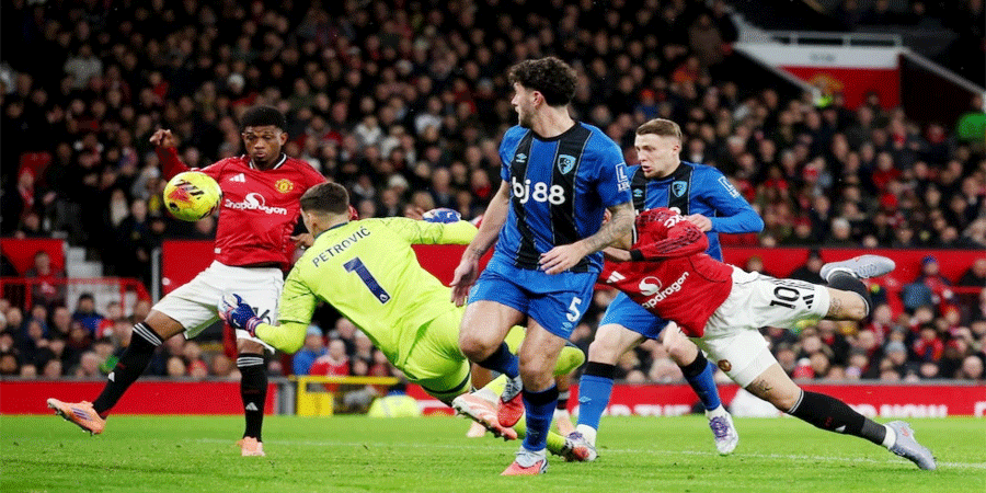 আট গোলের রোমাঞ্চে ড্র করল ইউনাইটেড